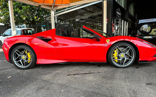 Ferrari F8 Spider - Red